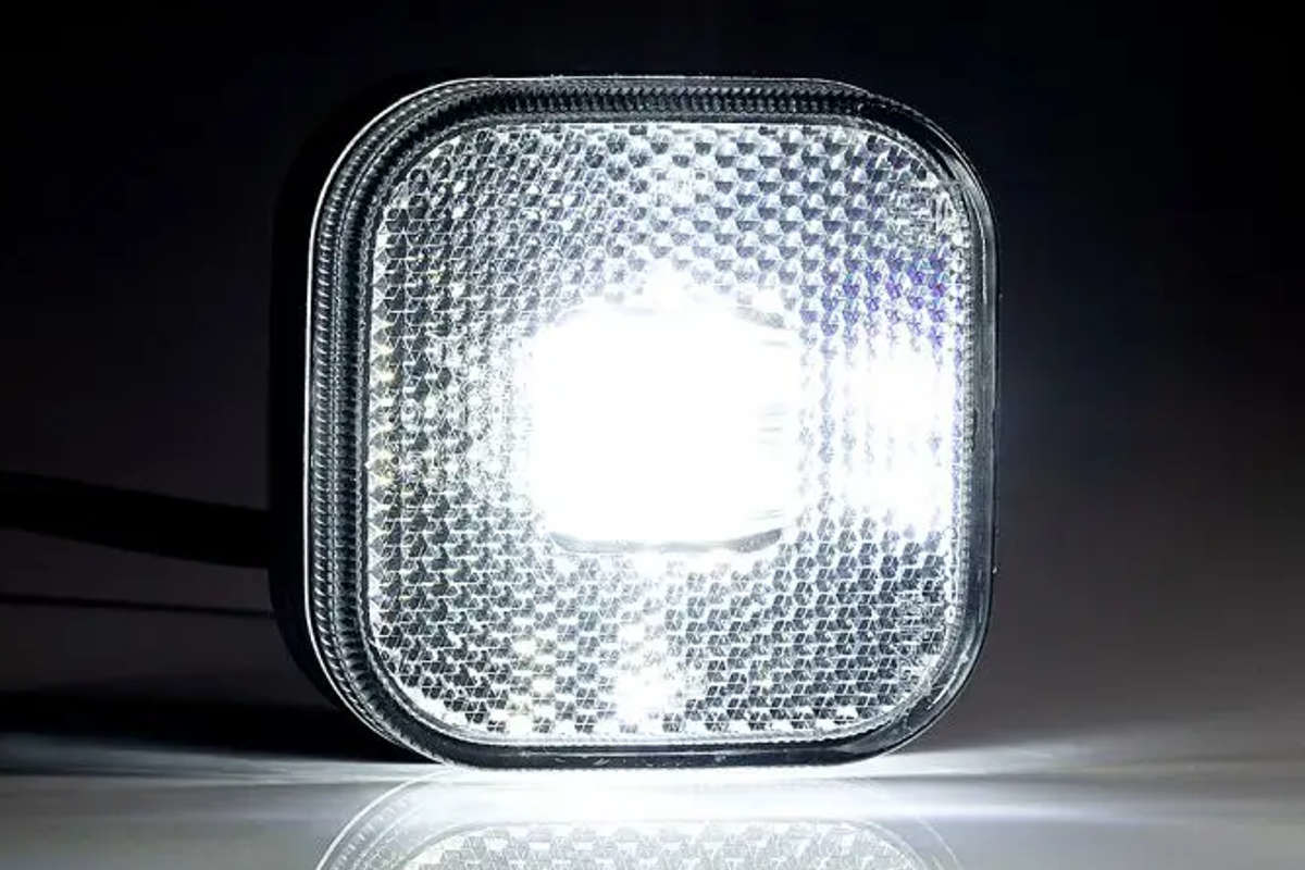 2x LED Umrissleuchte / Begrenzungsleuchte 12-30 V abgewinkelt
