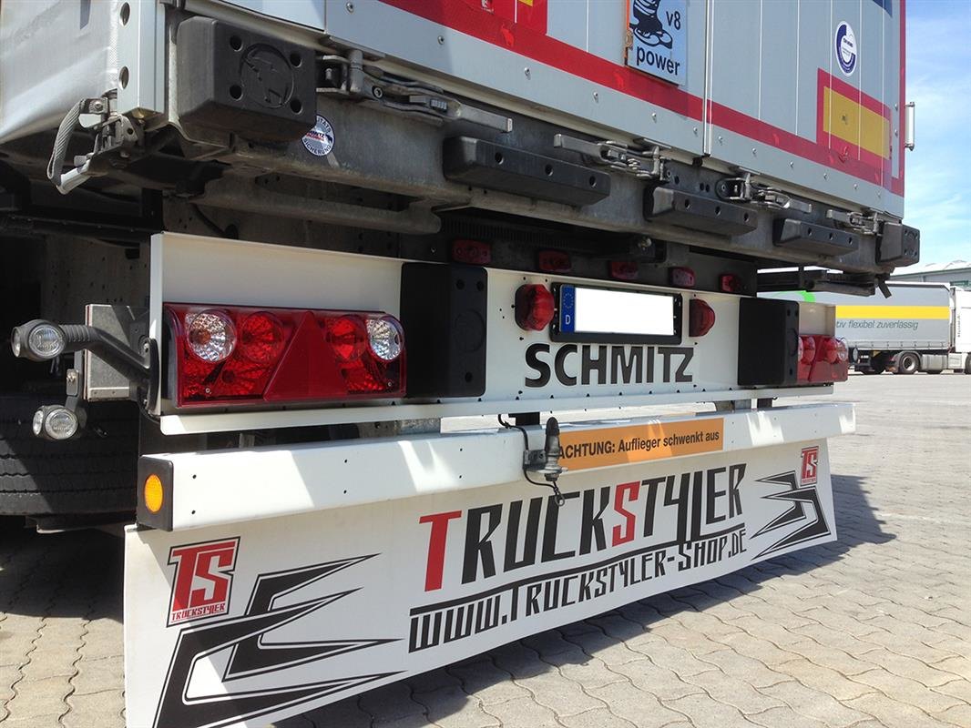 https://www.truckstyler-shop.de/media/image/product/63876/lg/lkw-heck-schmutzfaenger-spritzlappen-weiss-extra-dick-mit-zacken-und-ts-logo.jpg