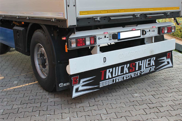 https://www.truckstyler-shop.de/media/image/product/63877/md/lkw-heck-schmutzfaenger-farbe-schwarz-extra-dick-mit-zacken-und-ts-logo~3.jpg